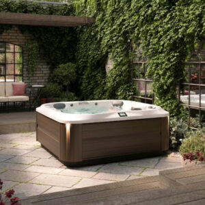 J-335 | 5–6 Seater Hot Tub With Lounger | Jacuzzi