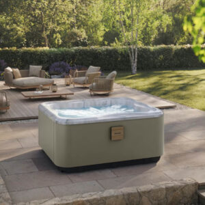 Lodge+ M | 5–6 Seater Hot Tub | Jacuzzi